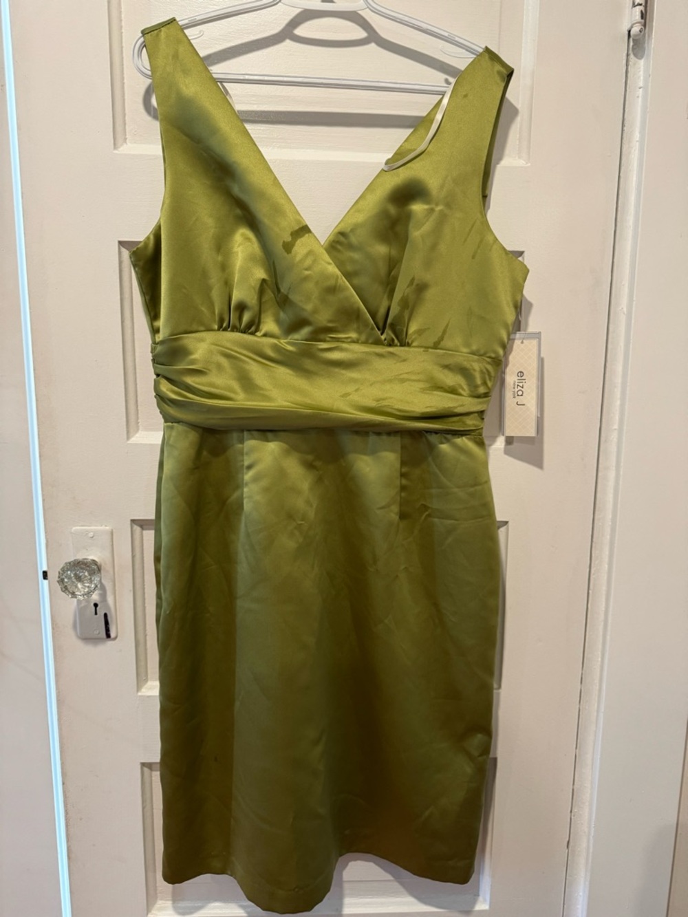 Cocktail wedding or party dress in fabulous green, flattering design size 14 NWT